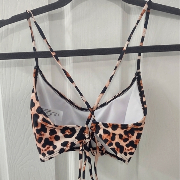 NWT 2 Piece Bikini Set Leopard Print Scoop Neck Criss Cross Thong Bathing Suit M - Picture 8 of 16